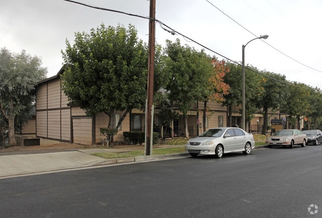 Building Photo - 126-128 W Electric Ave