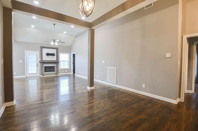 Building Photo - Pet Friendly Four Bedroom!