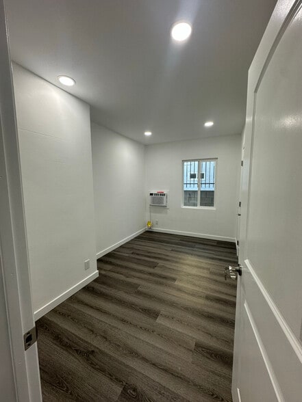 Building Photo - 14812 Sylvan St