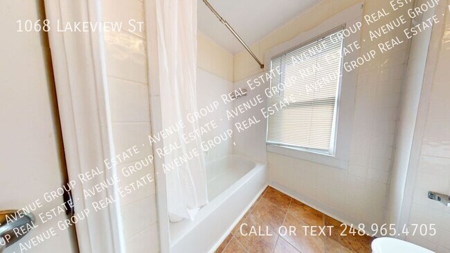 Building Photo - 1068 Lakeview St