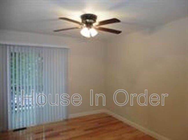 Building Photo - 15-1 Howards Row Place