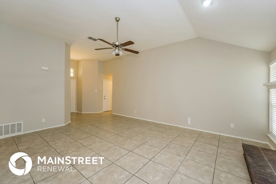 Building Photo - 2700 Forest Creek Dr