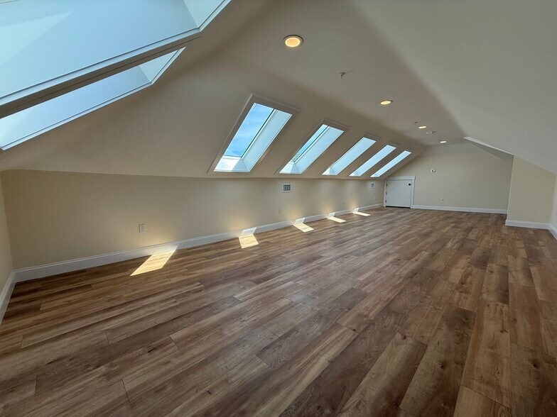 Building Photo - 14 Dorr St