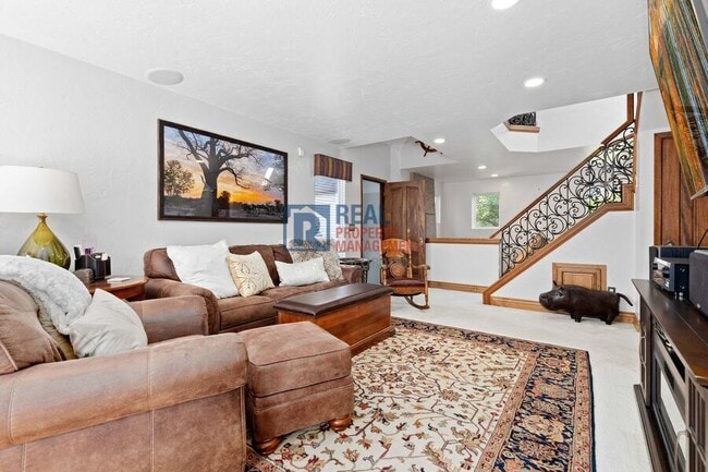 Building Photo - 88 W Irvington Pl