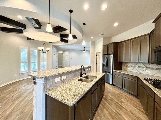 Building Photo - Luxury Living in Arcadia Ridge – Corner Lot, 3 Full Baths & Resort-Style Amenities!