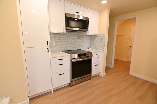 Building Photo - 347 W Rincon Ave