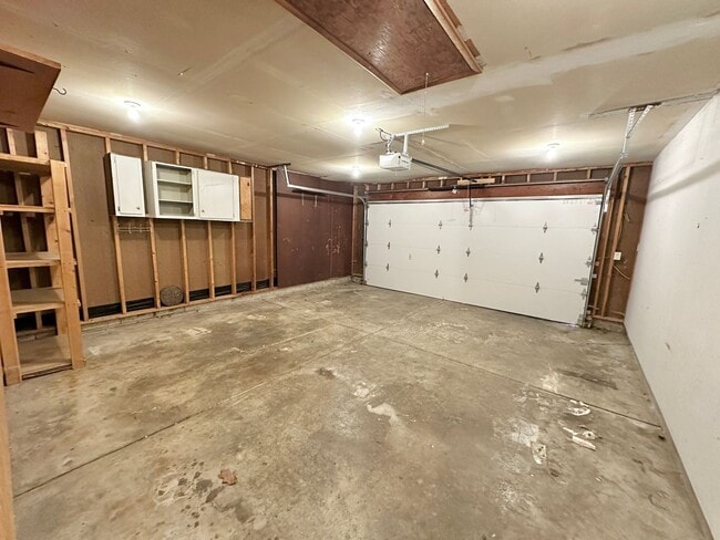 Building Photo - 6530 Pine Cone Dr