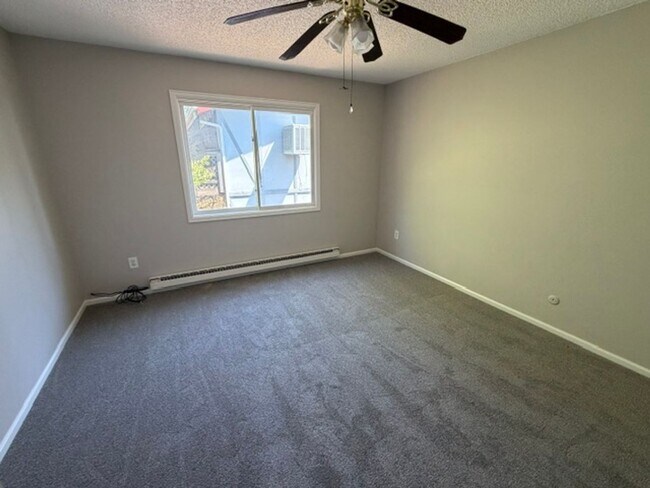 Building Photo - 2737 Sagebrush Dr