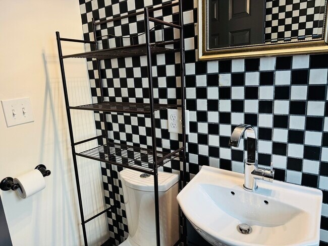 Building Photo - 125 Essex St