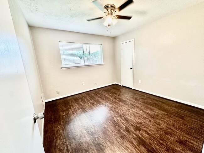 Building Photo - 7238 Woodfern Dr