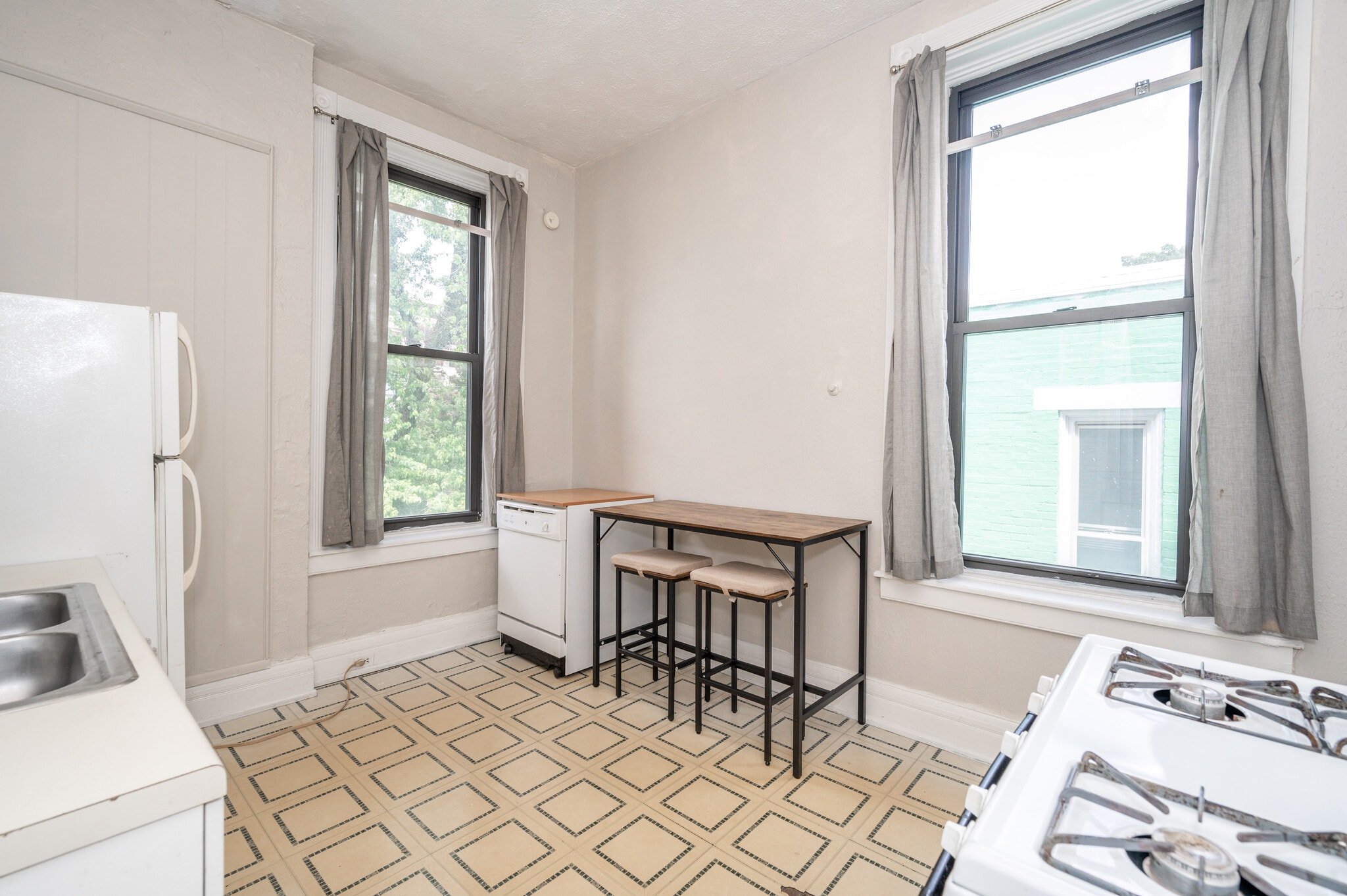 Dishwasher not in operation. Used for additional counter space. - 120 Lyon St