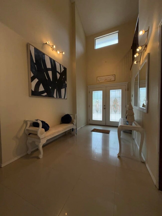 Building Photo - 3110 Jacaranda Dr