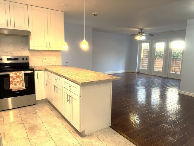 Building Photo - 6315 Deerwood Rd