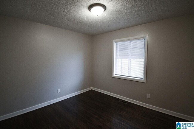 Building Photo - 209 13th Ave NE