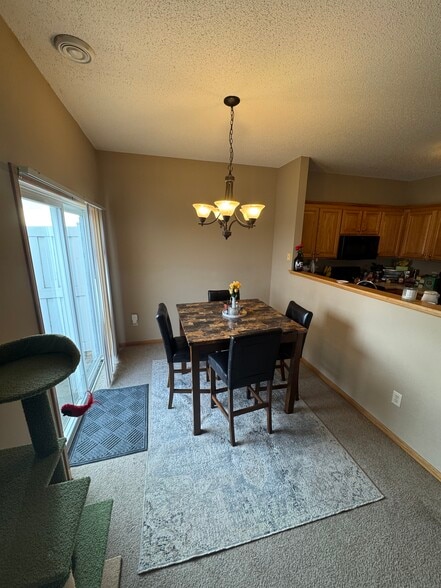 Dining area - 2156 Willow Trail