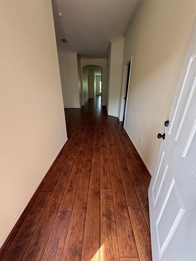 Building Photo - 1611 Mills Pass Way