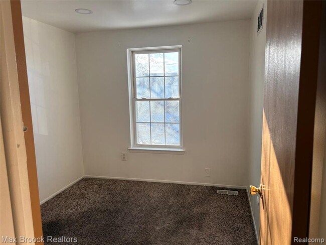 Building Photo - 35314 Tall Oaks Dr