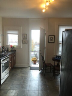 Building Photo - 228 Allen St