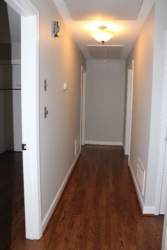 Building Photo - 19 Bridgewood Ave