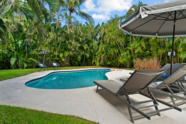 Building Photo - 721 Dobbins St