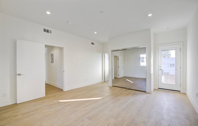 Building Photo - 5639 Riverton Ave