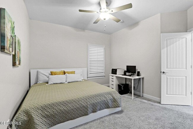 Building Photo - 2621 Maria Casas St