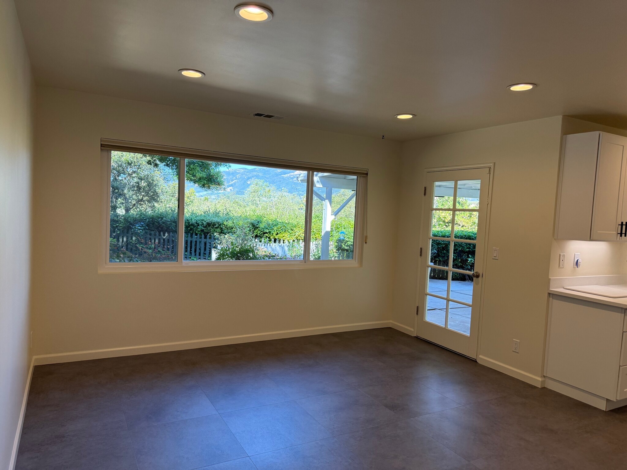 Building Photo - 486 Vaquero Ln