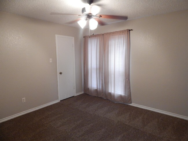 Building Photo - 4503 River Oaks Dr