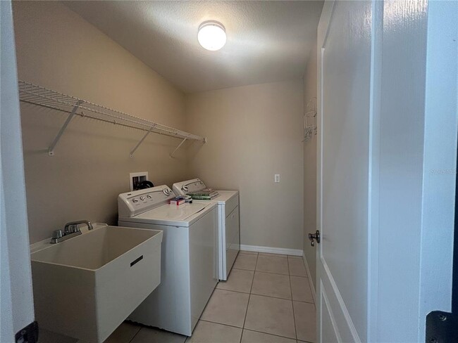 Building Photo - 5746 Brickell Dr