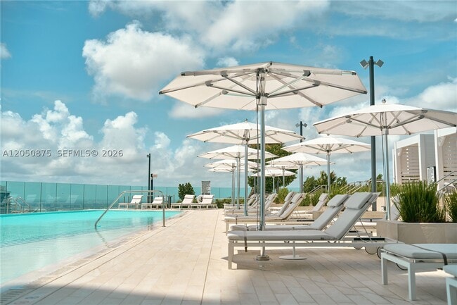 Building Photo - 300 Biscayne Blvd