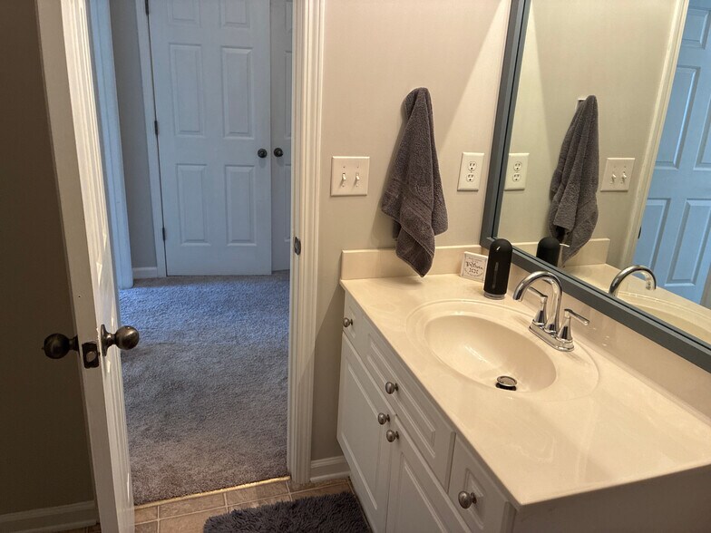 Building Photo - Room in Townhome on Hill Station Ct