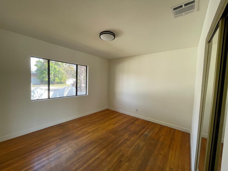 Building Photo - 7359 Amestoy Ave