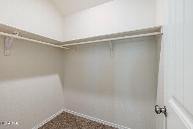 Building Photo - 1040 Indigo Sky St