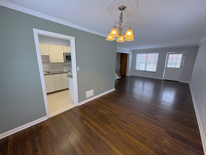 Building Photo - 2058 Harwitch Rd