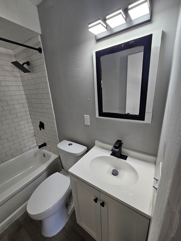 Building Photo - 4445 E 154th St