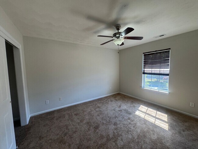 Building Photo - Beautifully Spacious Chesapeake Home