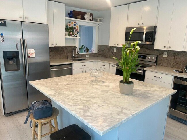 Building Photo - 820 30th St