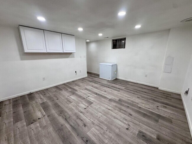 Building Photo - 2507 Rainbow Dr