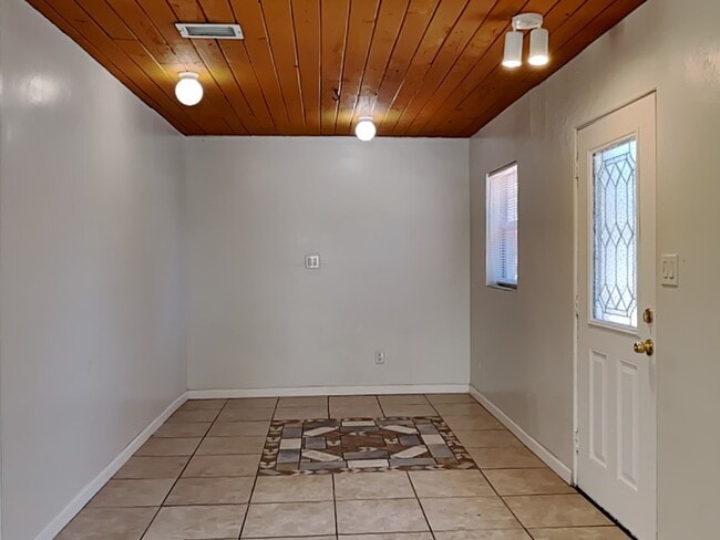 Building Photo - 142 Lynbrook Dr