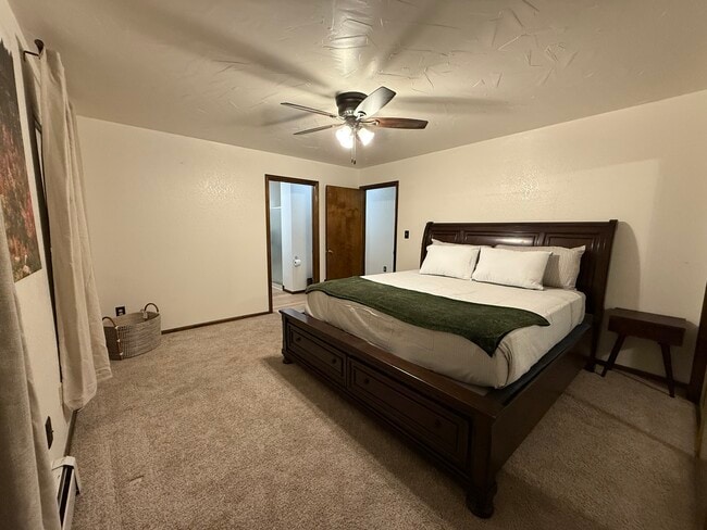 Building Photo - Green House