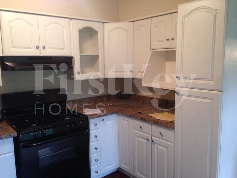 Building Photo - 817 Rose Ln