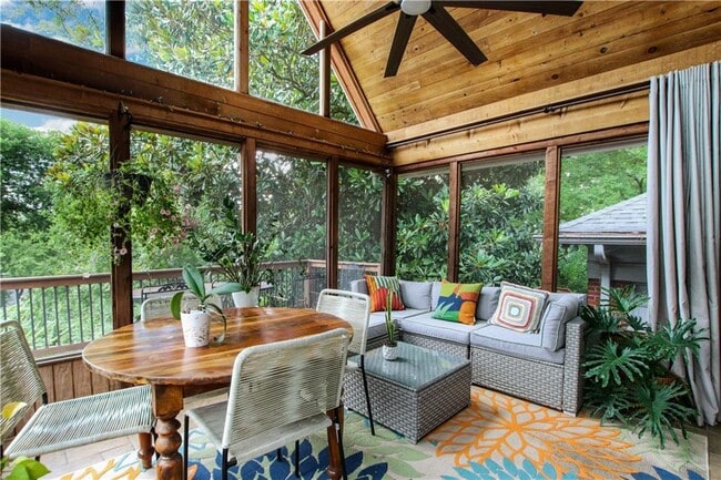 Building Photo - 925 Highland Terrace NE