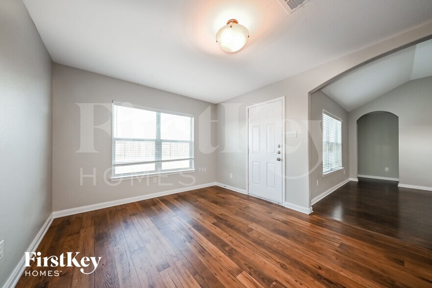 Building Photo - 2029 Cone Flower Dr