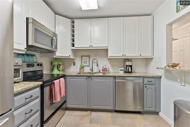 Building Photo - 404 McGill Pl NE