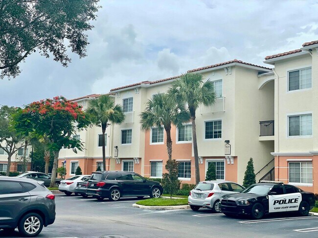 Building Photo - 9849 Baywinds Blvd