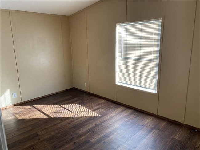 Building Photo - 135 Dv Byrd Ln