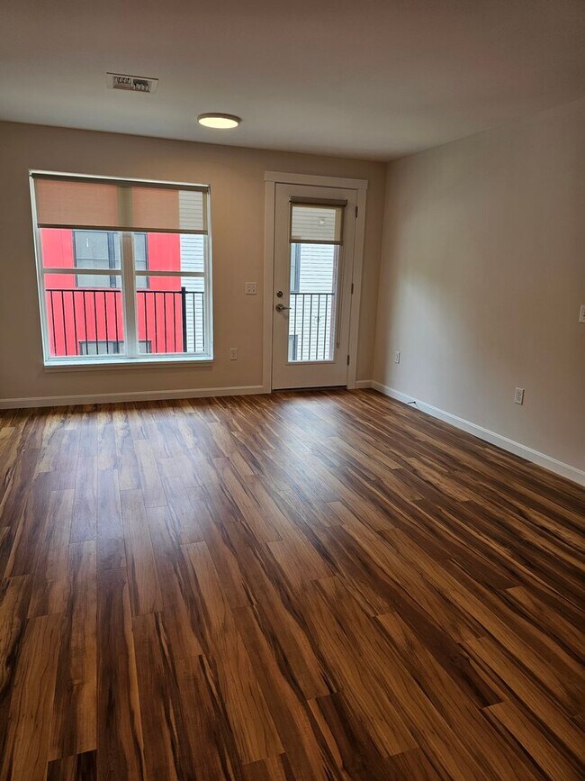 Building Photo - Village at Autumn Pond II: Corner 2 Bedroom/ 2 Bathroom Apartment with Oversized walk in closet