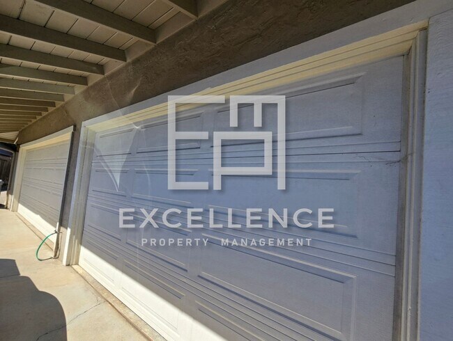 Building Photo - Fabulous 2/2 Duplex with Garage,Cat OK, Patio, Granite Counters and Fireplace