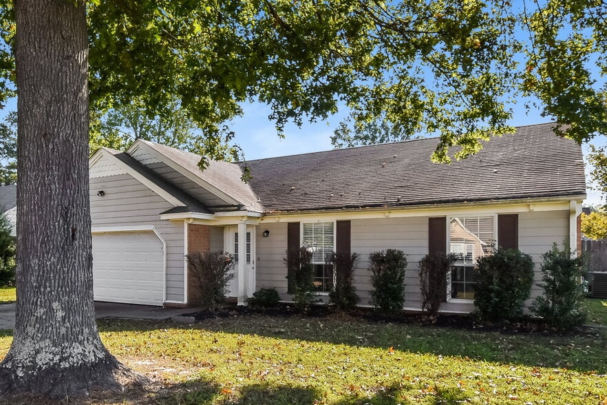 Building Photo - 7110 Redfern Dr