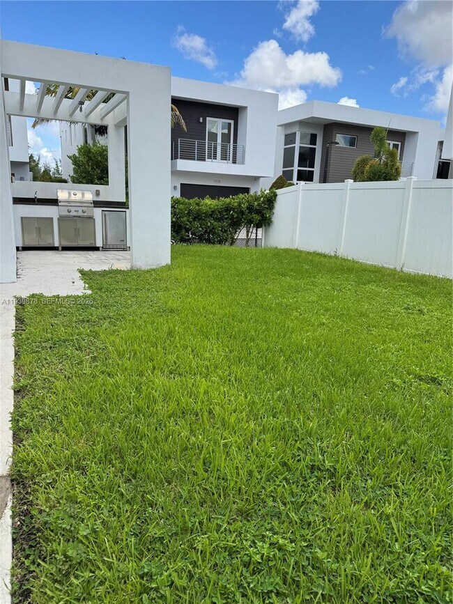 Building Photo - 7547 NW 98th Ave